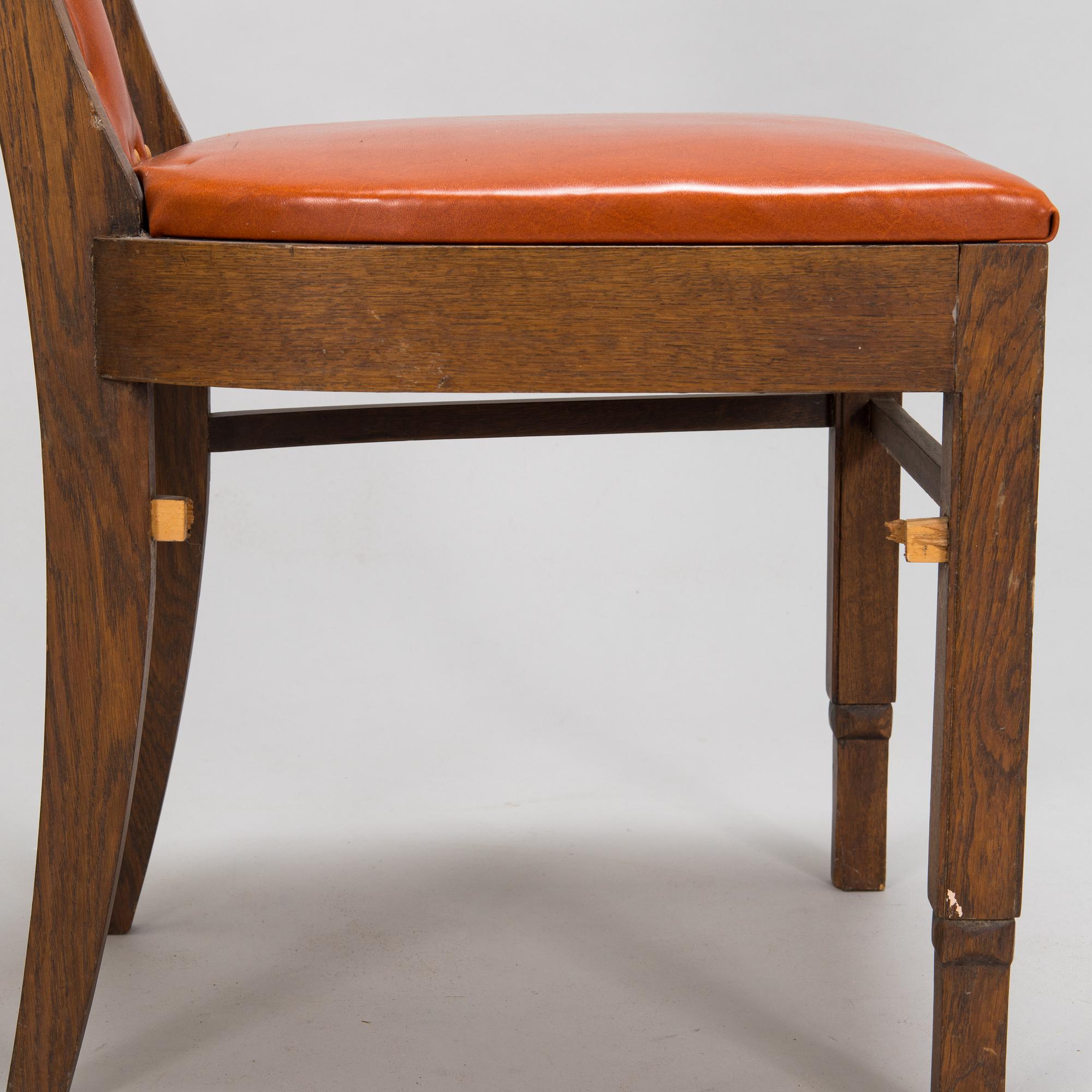 Eliel Saarinen, pöytä ja tuoleja, 4 kpl, Huonekaluliike Mikko Nupponen 1900-luvun alku.