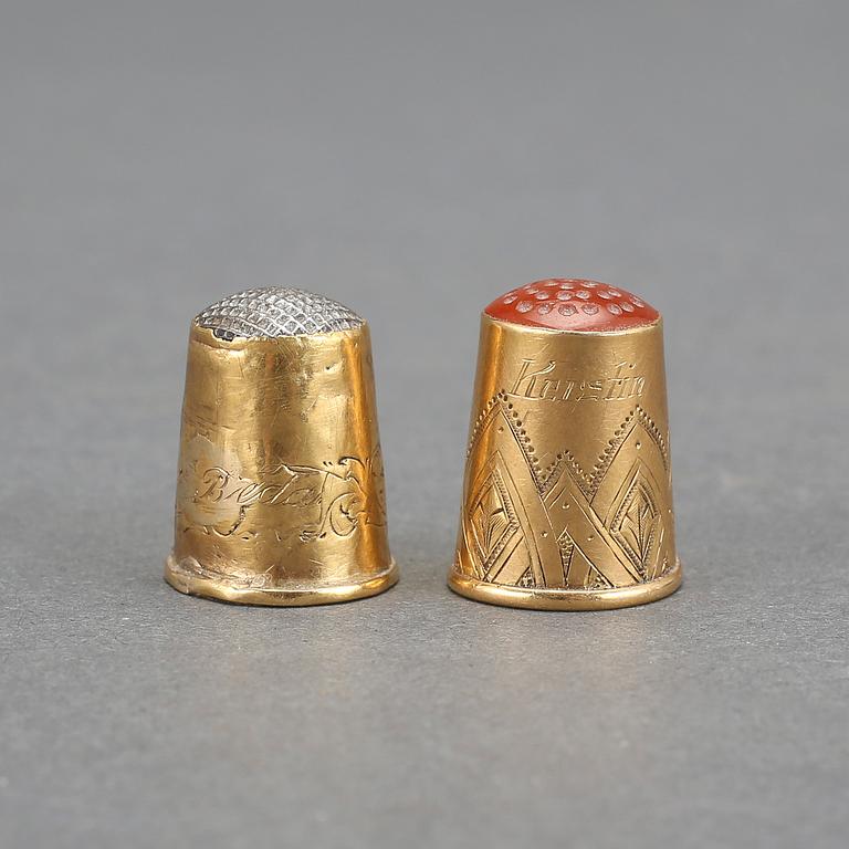 FINGERBORGAR, 2 st. 18k guld. Bl a Gustaf Dahlgren & Co, Malmö 1891. Tot ca 5,3 g.