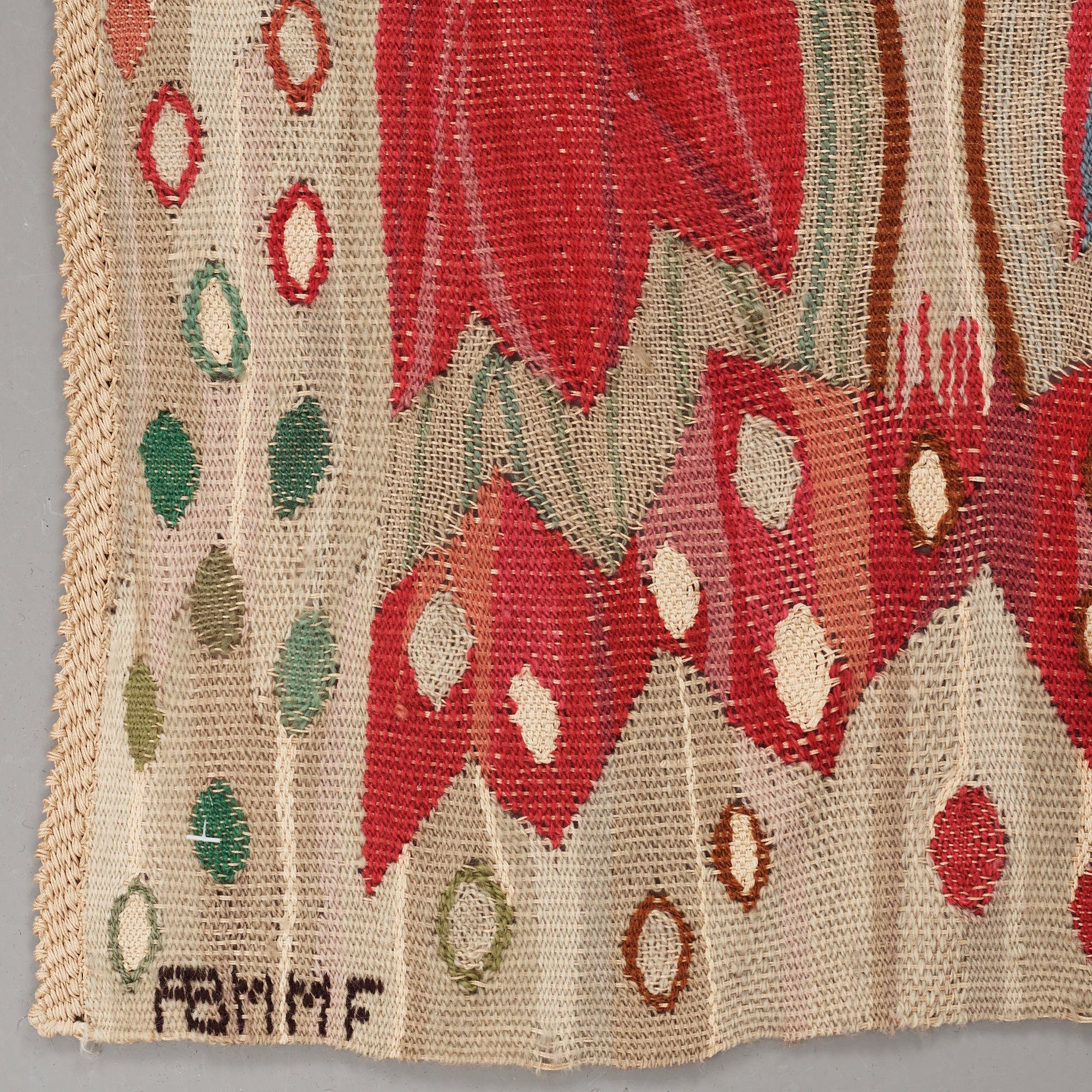 Ann-Mari Lindbom, gift Forsberg, VÄVD TAPET/DRAPERI, "Röd Crocus", gobelängvariant, ca 250,5 x 138,5-143 cm, signerad AB MMF AML.