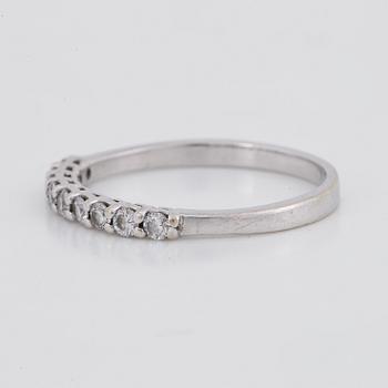 Brilliant-cut diamond ring.
