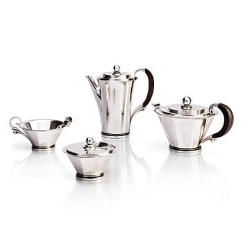 438. Harald Nielsen, kaffe- och teservis, sterling silver, "Pyramid", fyra delar samt en sockertång, Georg Jensen, Köpenhamn 1930-52.