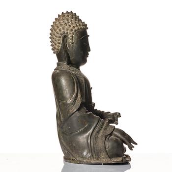 A large bronze sculpture of Shakyamuni Buddha, Ming dynasty (1368-1644).
