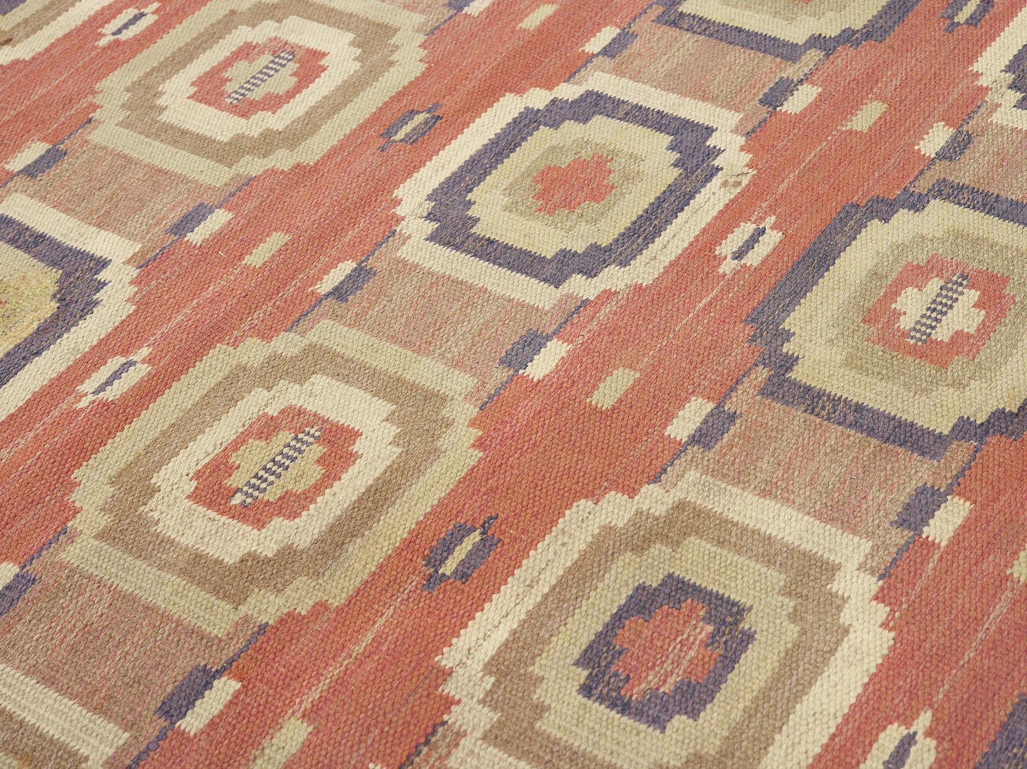 MÄRTA MÅÅS-FJETTERSTRÖM, a carpet, flat weave, 346,5 x 255,5 cm, "Röda åttan", signed AB MMF.