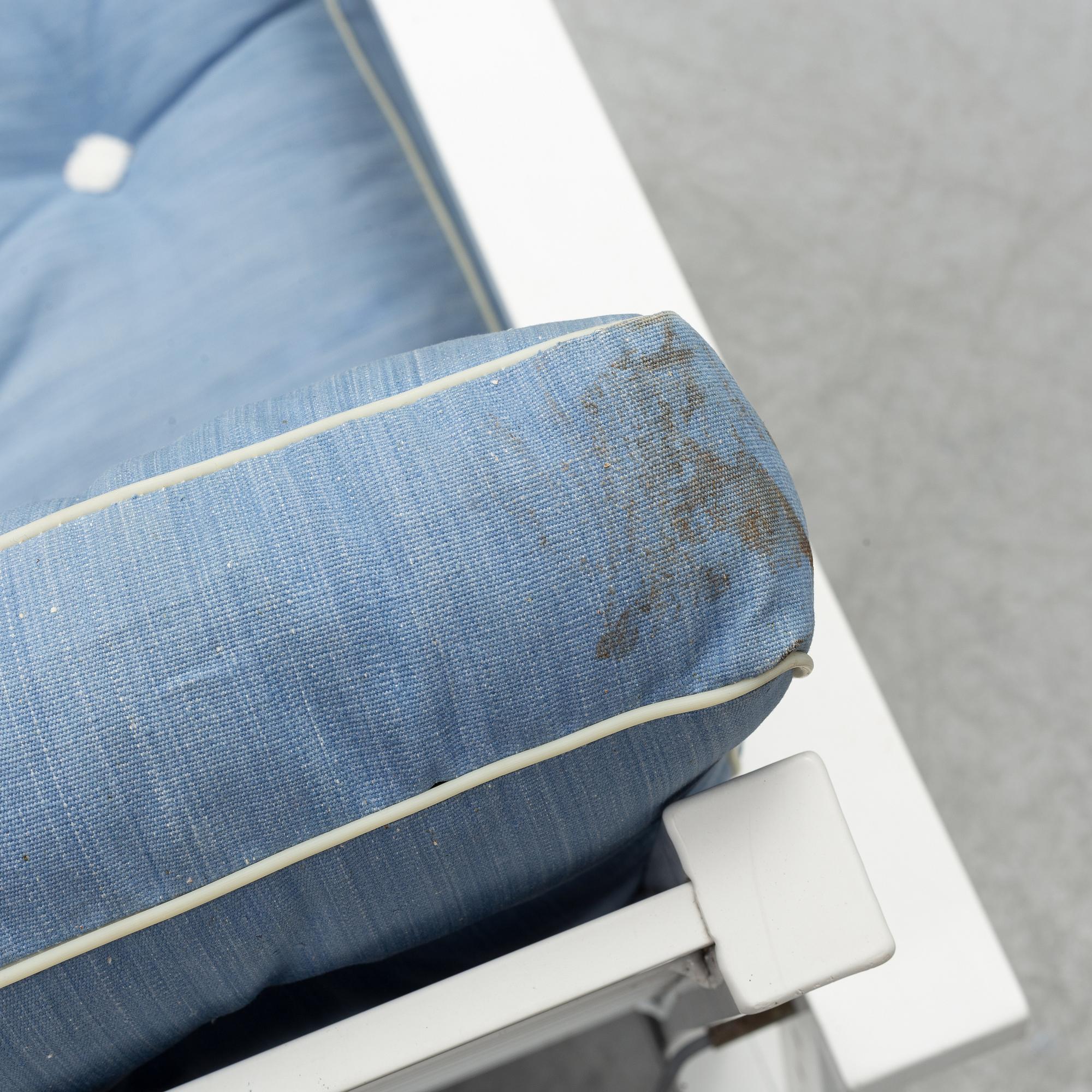 Elsa Stackelberg, a pair of painted aluminium armchairs, Fri Form, late 20th century.