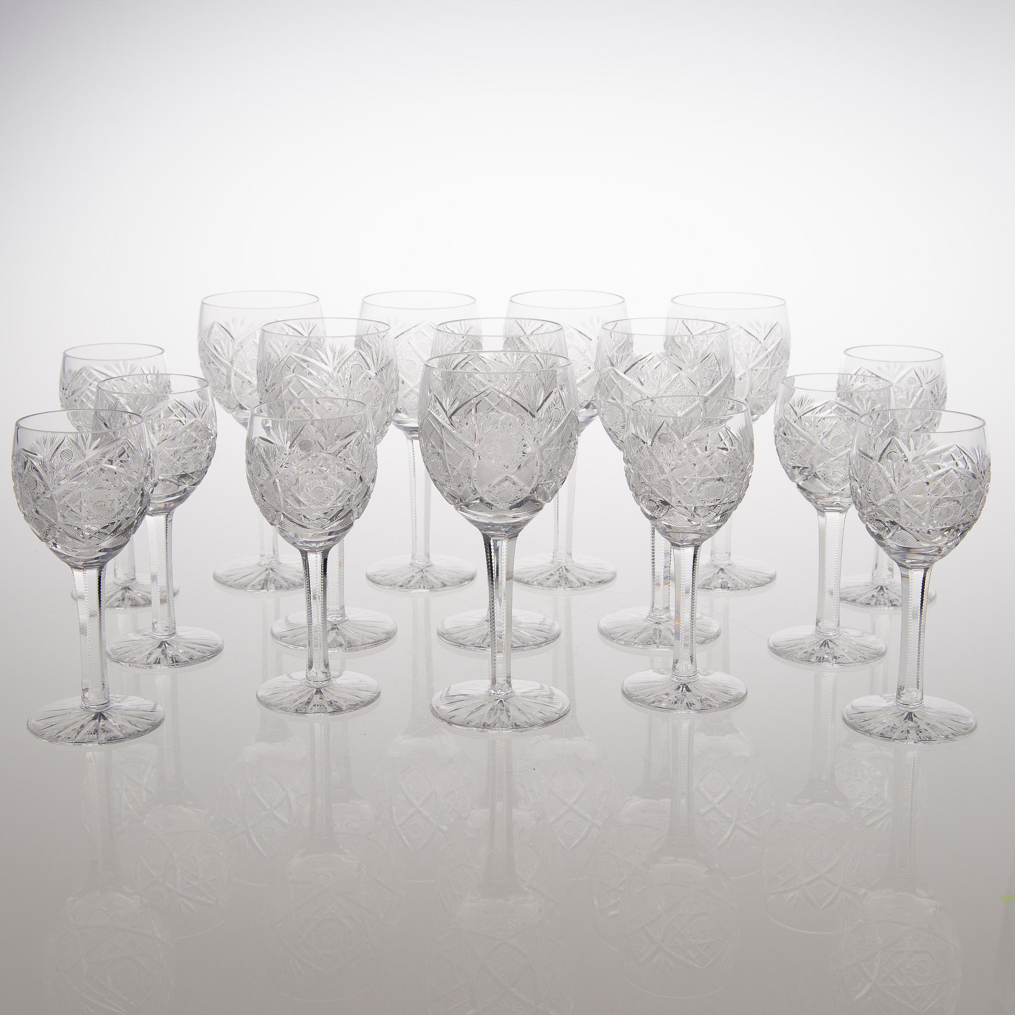 A set of 16 mid 20th century drinking glasses.