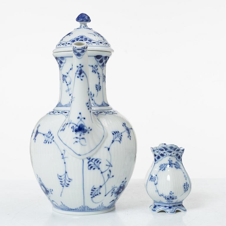 Royal Copenhagen, "Musselmalet", coffee service, 38 pieces, porcelain, full and half lace.