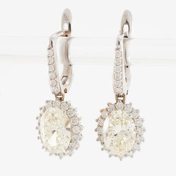 Earrings 18K white gold set with oval-cut diamonds, accompanied by GIA report.