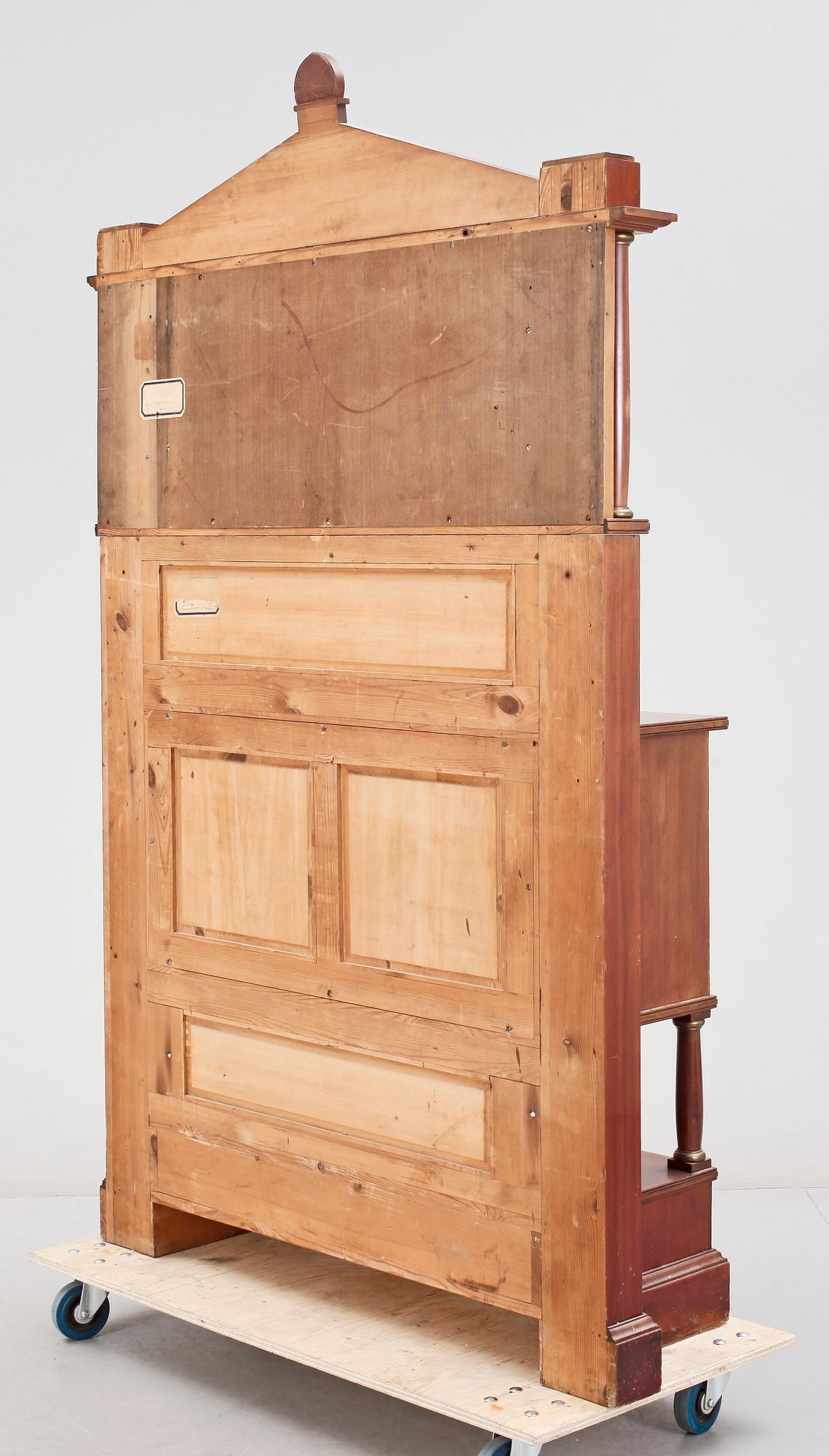 SKÅP, empirestil, 1900-talets början.