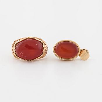 A cabochon cut carnelian ring and brooch.