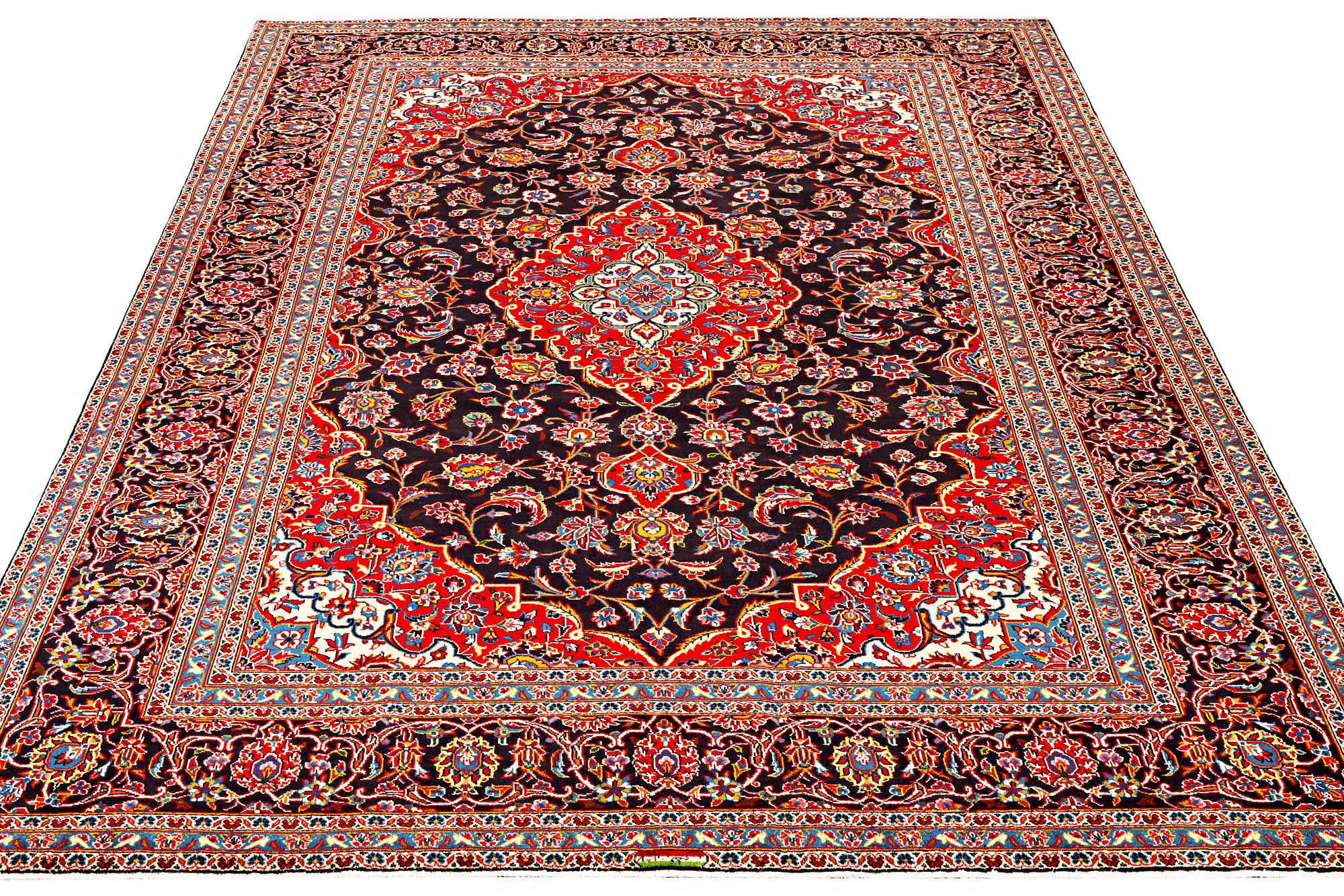 A Keshan carpet, c. 373 x 260 cm.