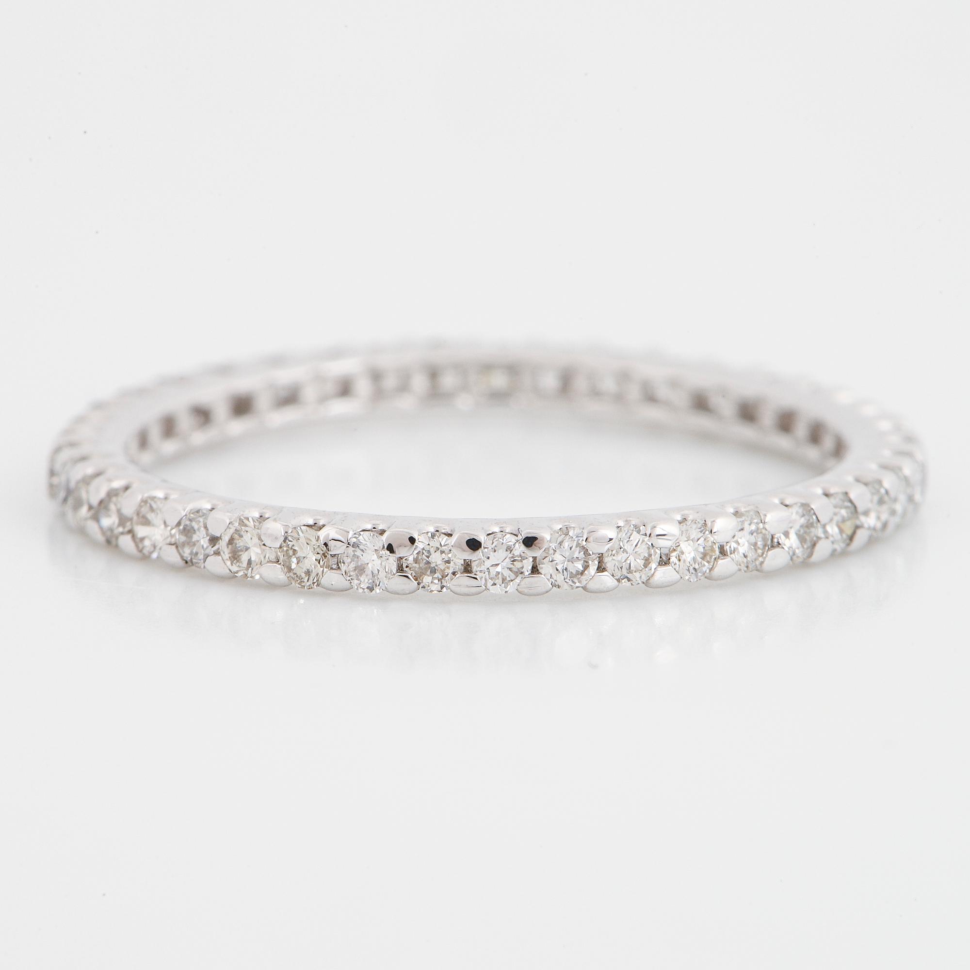 ALLIANSRING, tunn, 18K vitguld med runda briljantslipade diamanter.