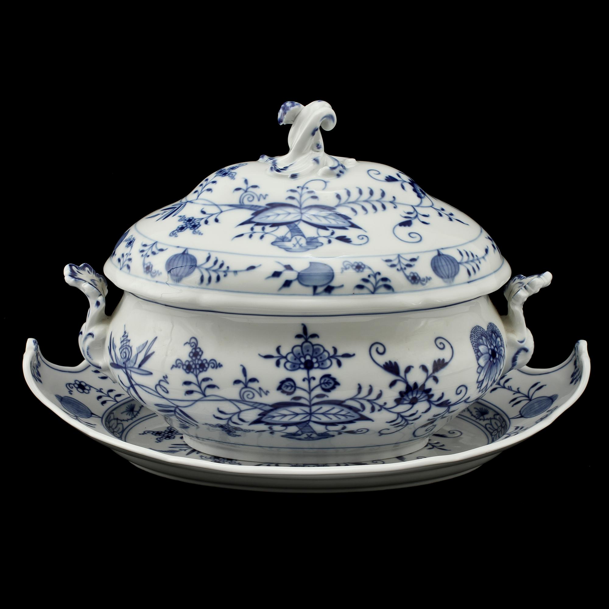 TERRIN SAMT UNDERFAT, porslin, Meissen, 1900-tal.