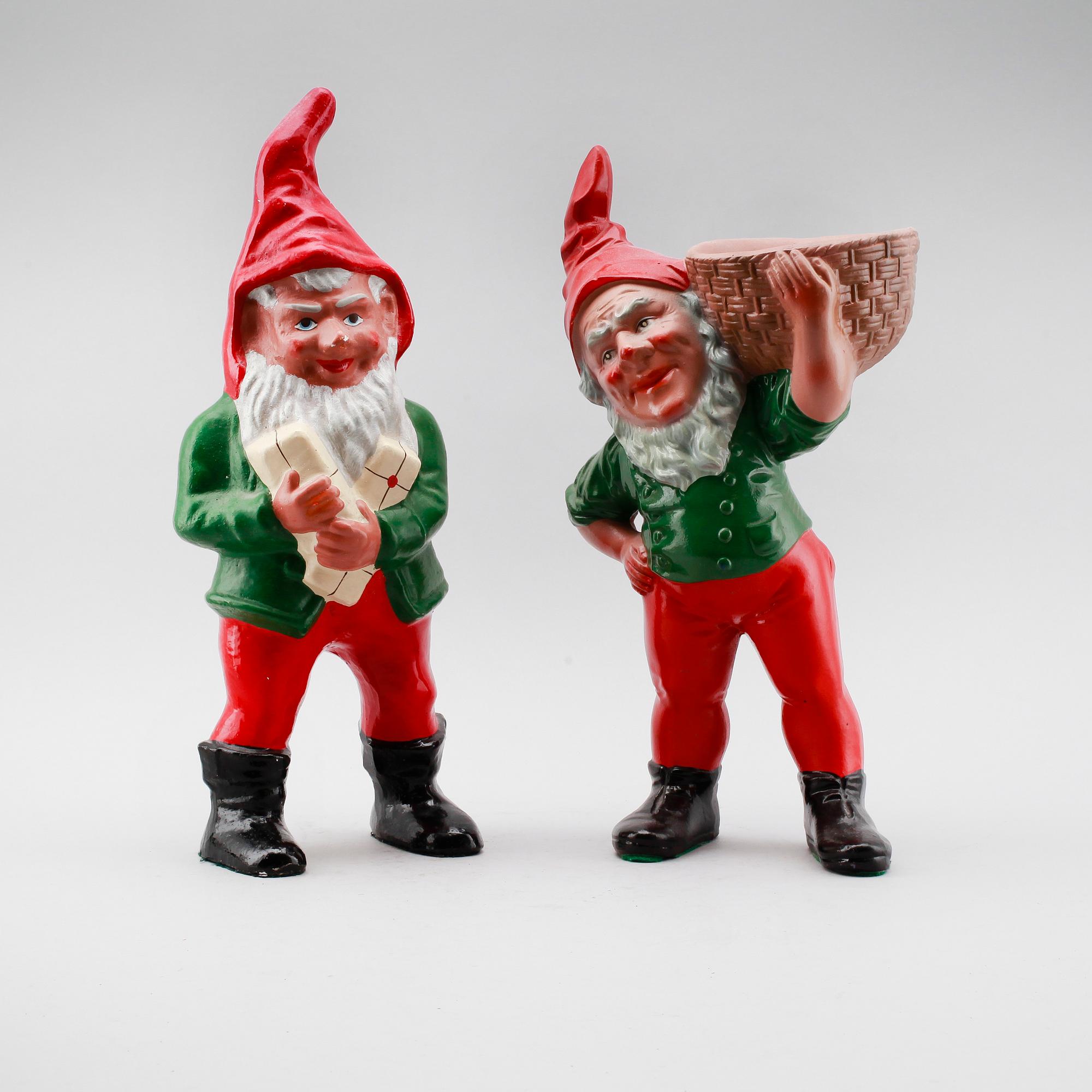 FIGURER, 2 st, gips och terracotta, 1900-talets andra hälft.