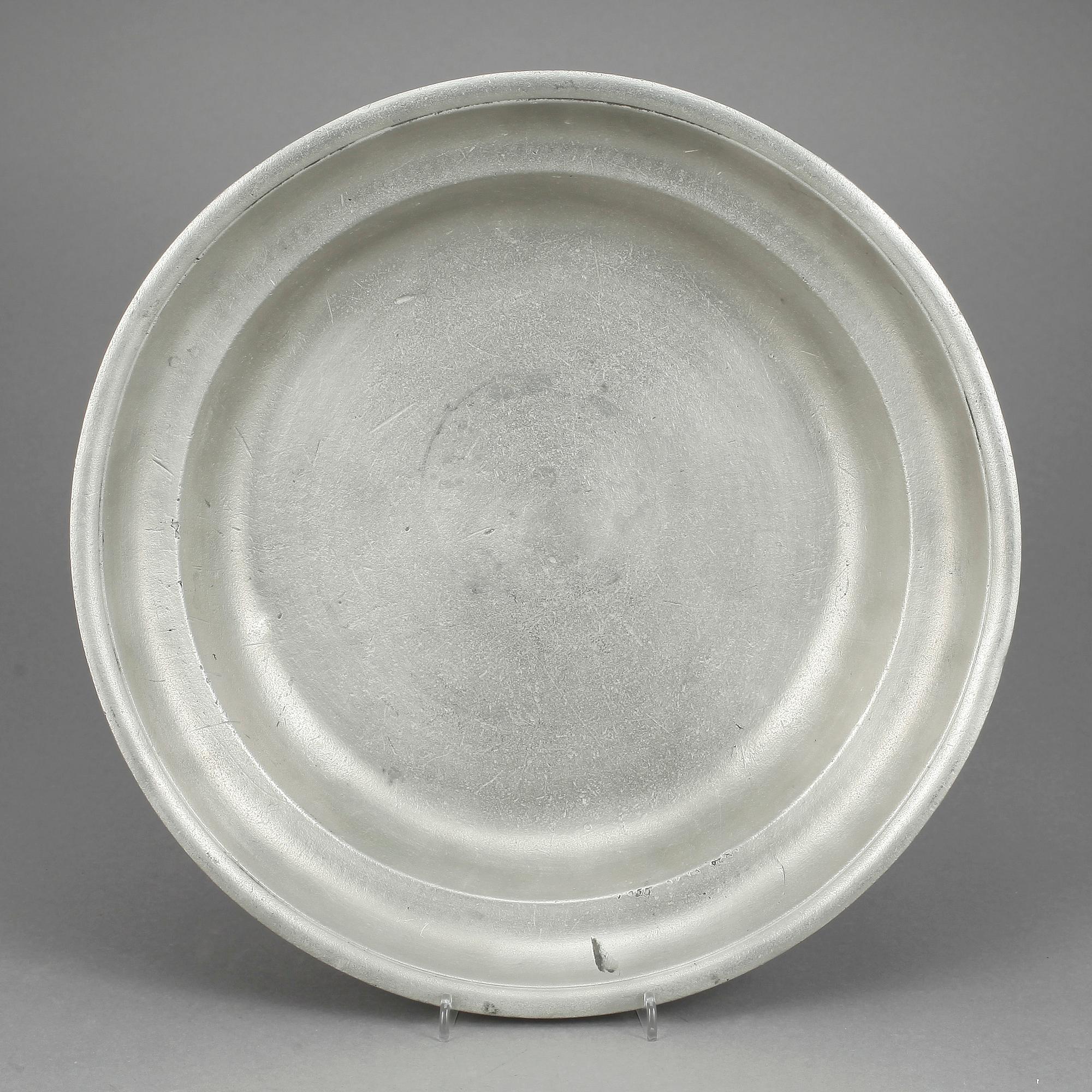 FAT, tenn, Carl Weigang, Stockholm, verksam 1740-63.