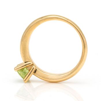 A ring with round, mixed-cut peridot.