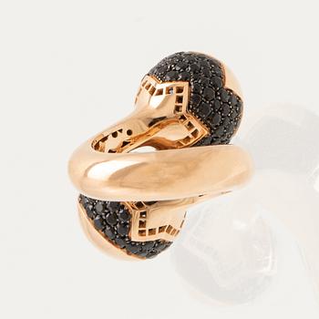Pasquale Bruni, Ring/Cocktail Ring in 18K Gold with Round Brilliant Cut Diamonds and Sapphires, Milan Italy.