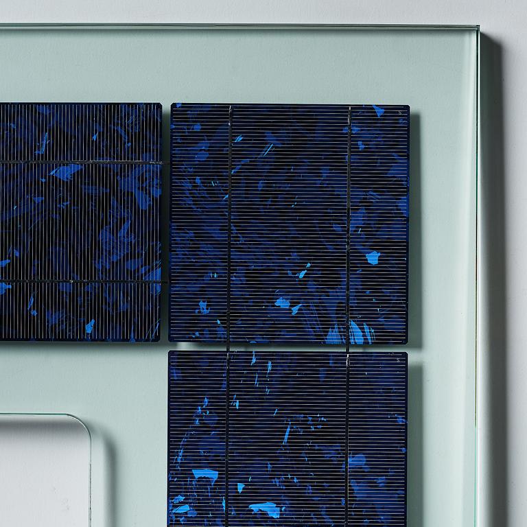 AIDS 3D, utförd 2010. LOF Polycrystalline Solar cell Glass.