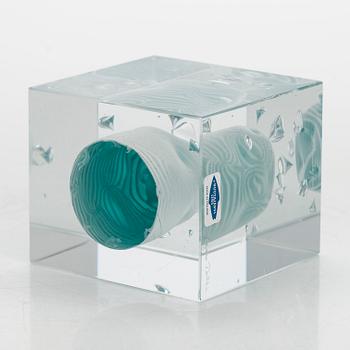 Oiva Toikka, lasikuutio, signeerattu Oiva Toikka, Nuutajärvi, numeroitu 208.