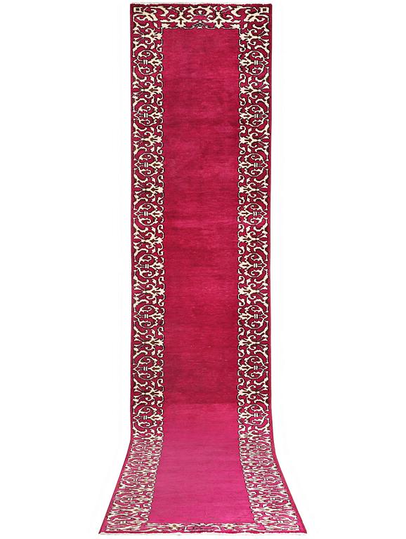 A Persian runner carpet, c. 490 x 67 cm.