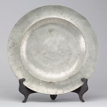 A PEWTER PLATE, dated 1675.