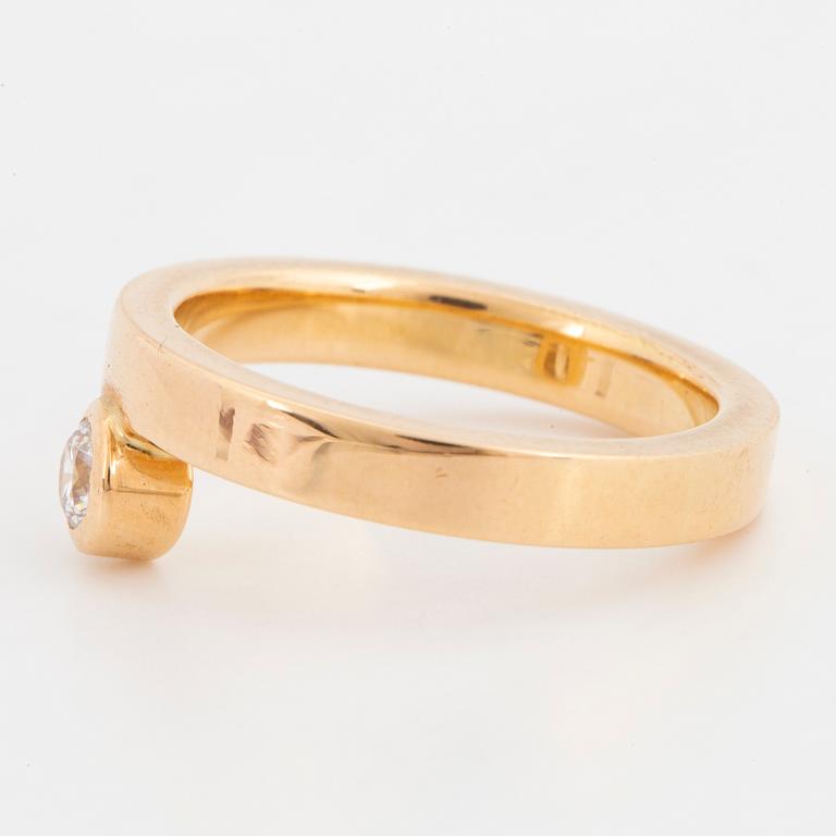 ROLF KARLSSON, Ring, 18K rödguld med cubic zirkonia.