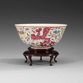 A famille rose Phoenix bowl, Qing dynasty, with Guangxu six character mark and period (1875-1908).