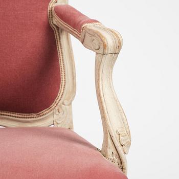 A large pair of Swedish Rococo armchairs in the manner of O Höglander (1750-1765).