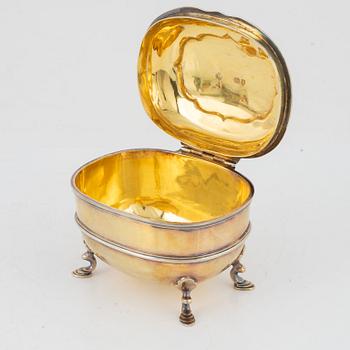 A parcel-gilt silver sugar box, Carrington & Co, London, England, 1894.