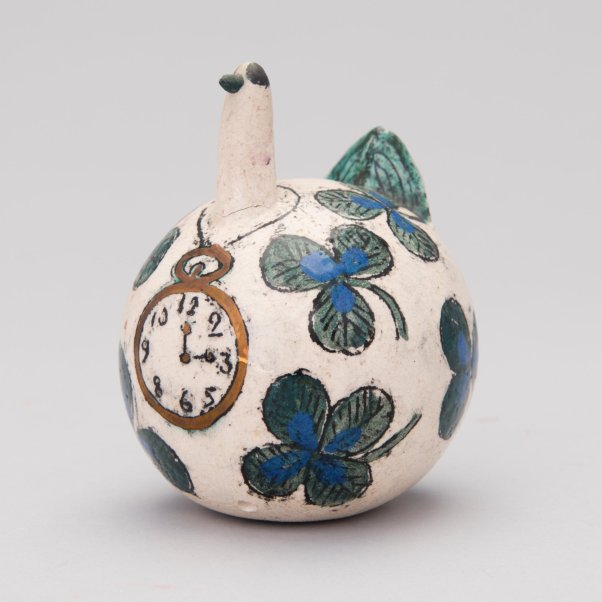 A ceramic bird signed Kaipiainen.