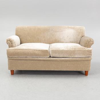 Josef Frank, a model 678 sofa, Firma Svenskt Tenn.