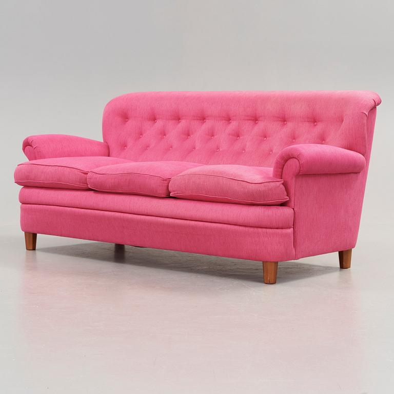 Josef Frank, A Josef Frank sofa, Svenskt Tenn.