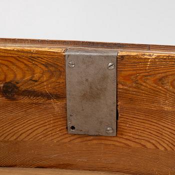 Byrå, 1700-talets andra hälft. Rokoko.