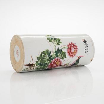 A chinese brush vase, first half of 20th Century.