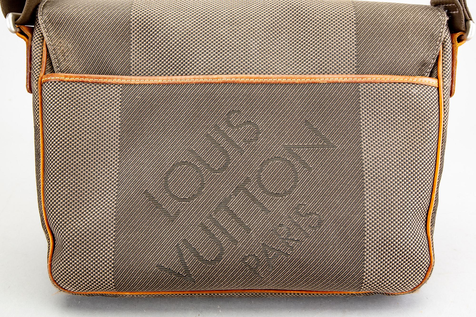 Louis Vuitton "Mesaju", axelväska.