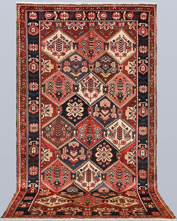 A rug, Bakhtiari, approx. 296 x 159 cm.