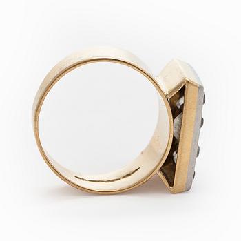An 18K gold ring wit old cut diamonds, A. Tillander 1970.