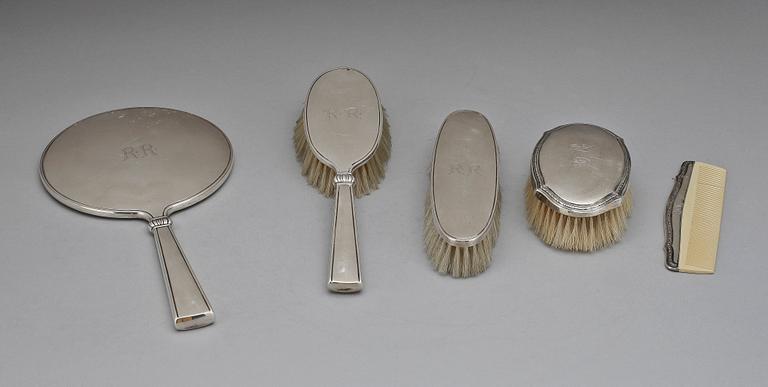 TOALETTSETT, 5 delar, silver, 1900-talets början. Sliverhalt 830.