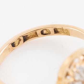 Ring, 18K gold with old-cut diamonds and sapphire.