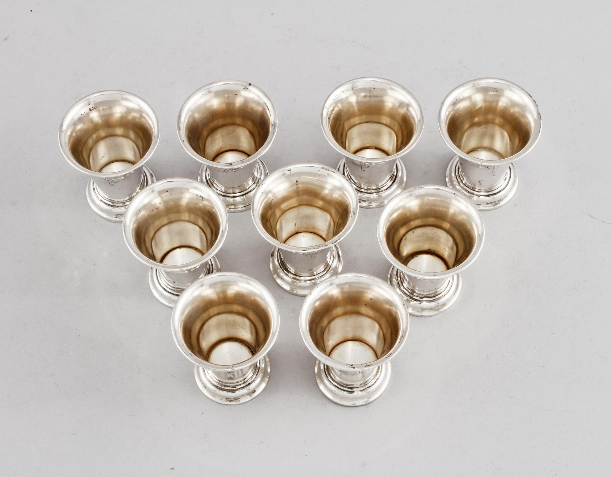 SUPKOPPAR, 9 st, silver, C G Hallberg, Stockholm, 1896. Vikt 100 g.