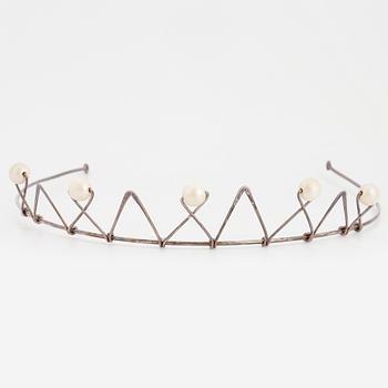 Silver tiara and imitation pearls.