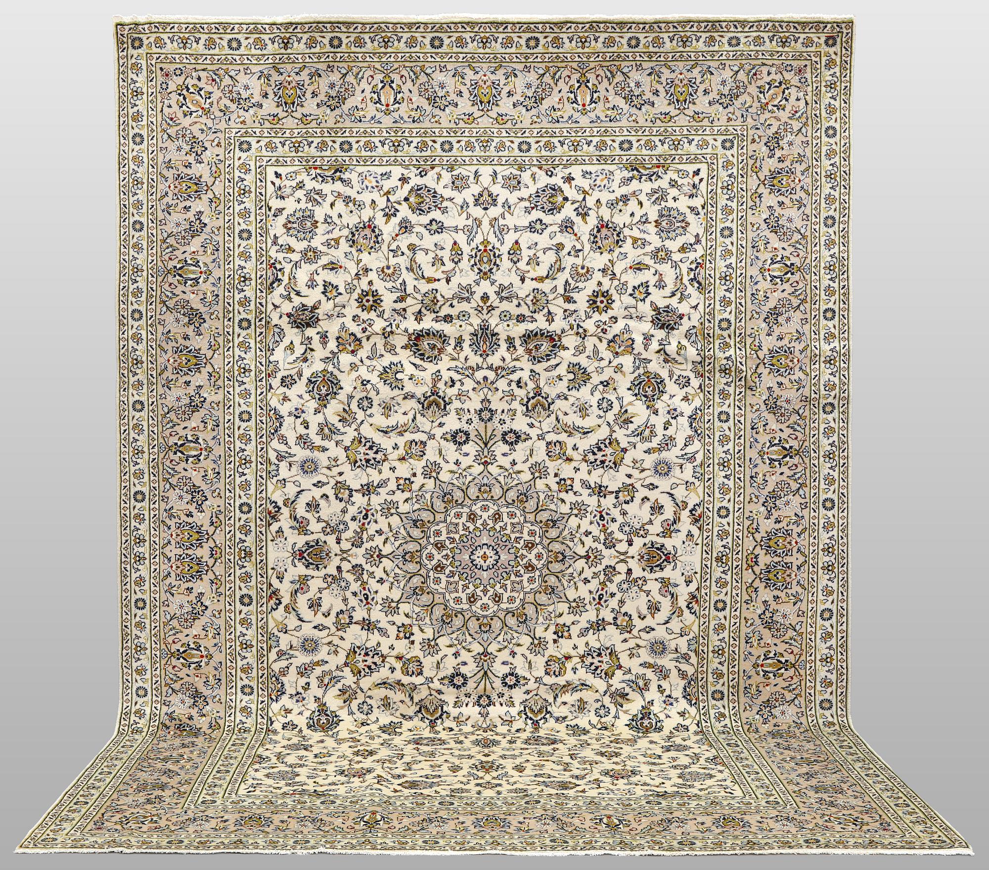 Matta, Keshan, ca 355 x 243 cm.