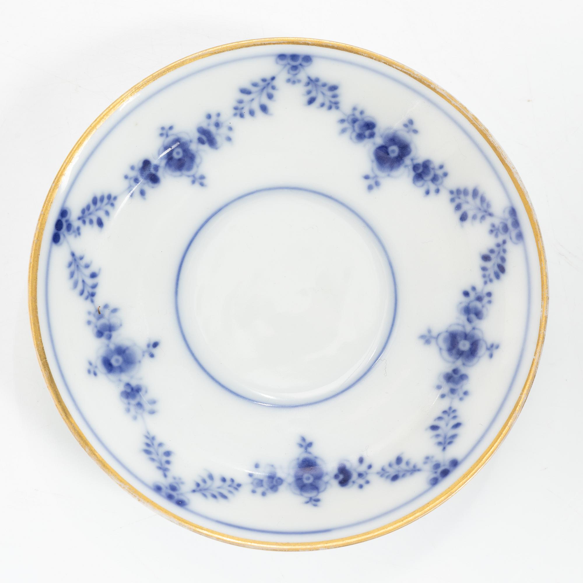 Royal Copenhagen 9 service pieces.