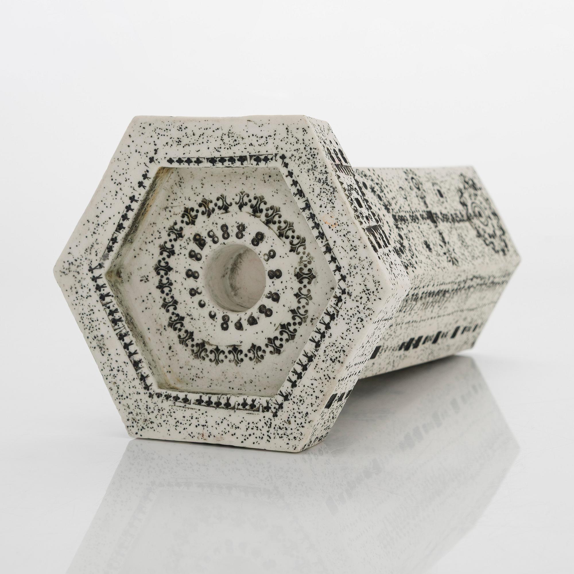 Rut Bryk, kynttilänjalka, kivitavaraa, signeerattu BRYK.