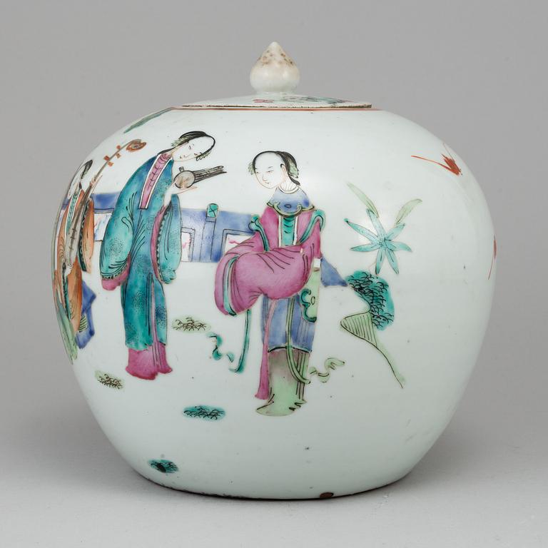 A famille rose jar with cover, Qing dynasty, 19th century.