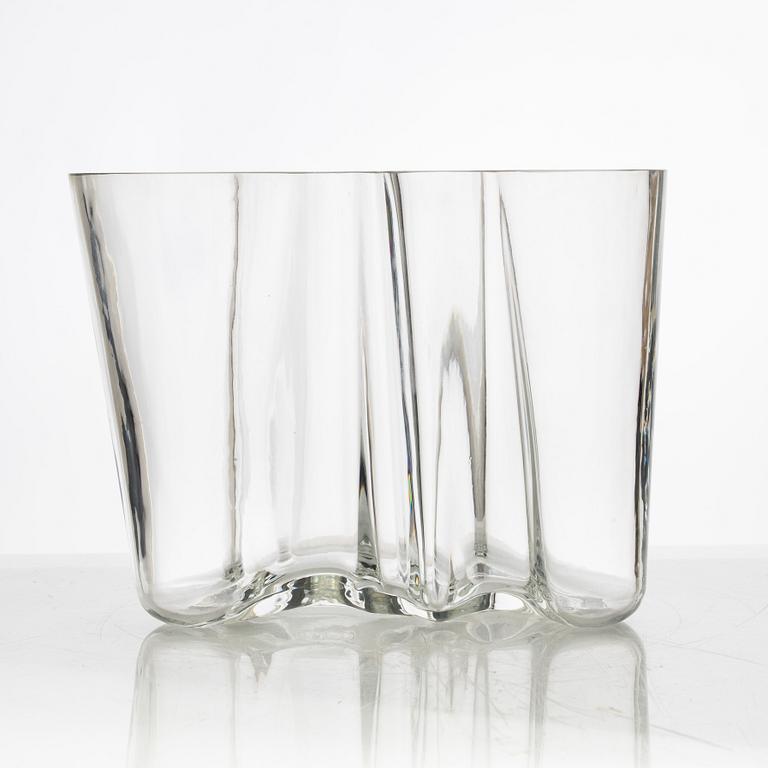 Alvar Aalto, a "Savoy" glass vase, model 3030, iittala, Finland.