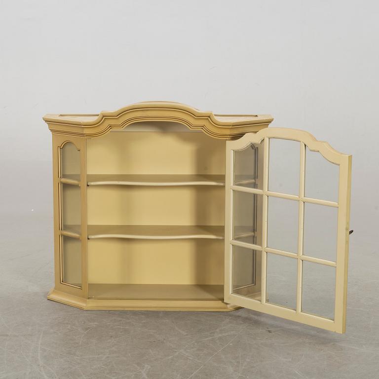 SIDOBORD, SPEGEL, PIEDESTAL samt HÄNGSKÅP, Åmells 1977.