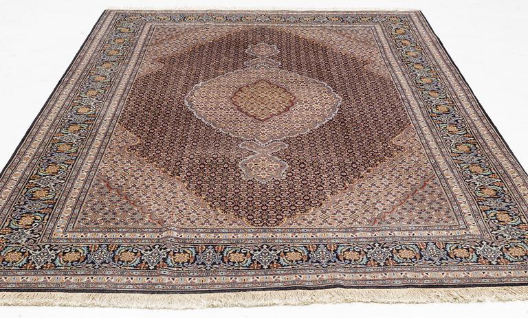 Matta, Täbris part silk, s.k. Mahi, ca 300 x 205 cm.