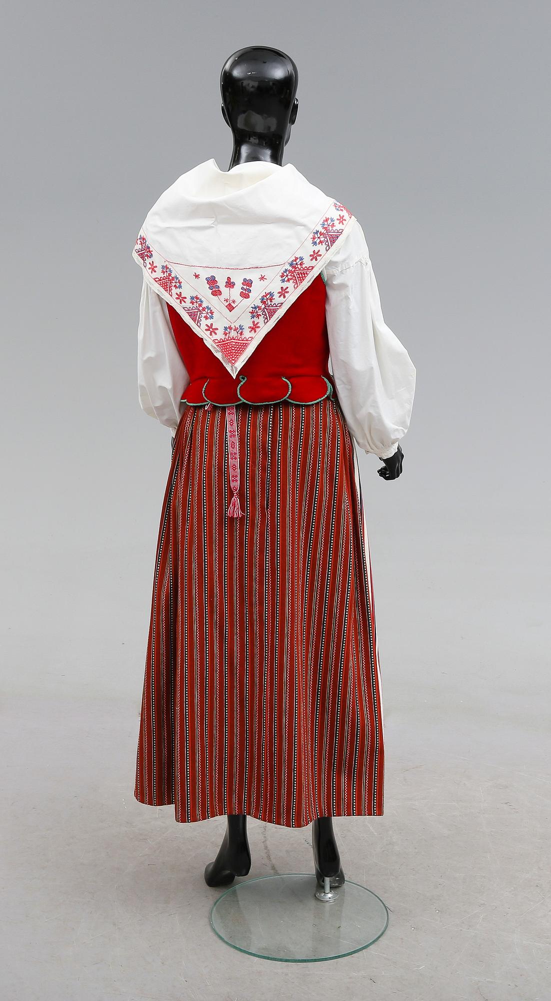 FOLKDRÄKT, 8 delar, Skedevi, Östergötland, 1900-tal.