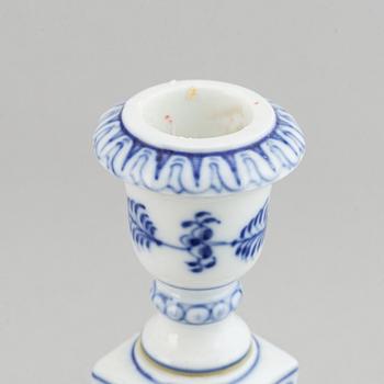 Royal Copenhagen, ljusstakar, ett par, porslin, "Musselmalet", Danmark.