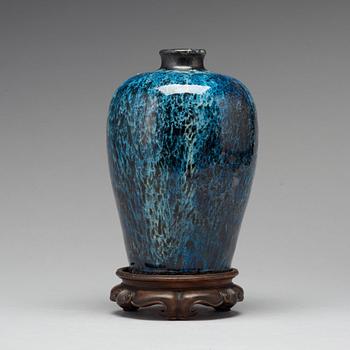 A flambé glazed vase, Qing dynasty, 19th Century.